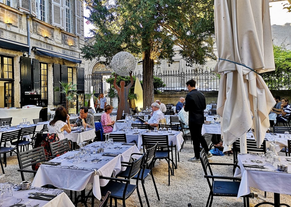 La Cour d'Honneur - Avignon - Un de nos restaurants favoris du Vaucluse