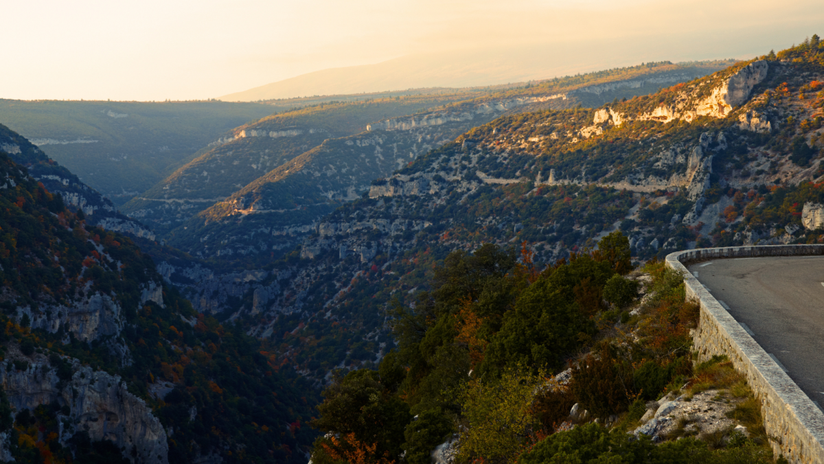 Les gorges de la Nesque, magnifique rivière du Vaucluse, à côté de notre Maison d'hôtes en Vaucluse 