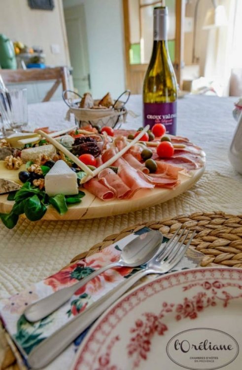 Aperitif platters - Guesthouse in Châteauneuf-de-Gadagne.