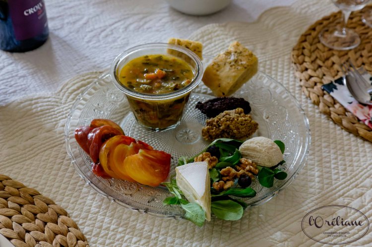 Aperitif platter - Guesthouse in Châteauneuf-de-Gadagne.